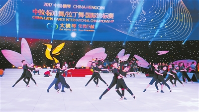 1605664889741993.jpg 各年龄段的大小舞者正在排练.jpg