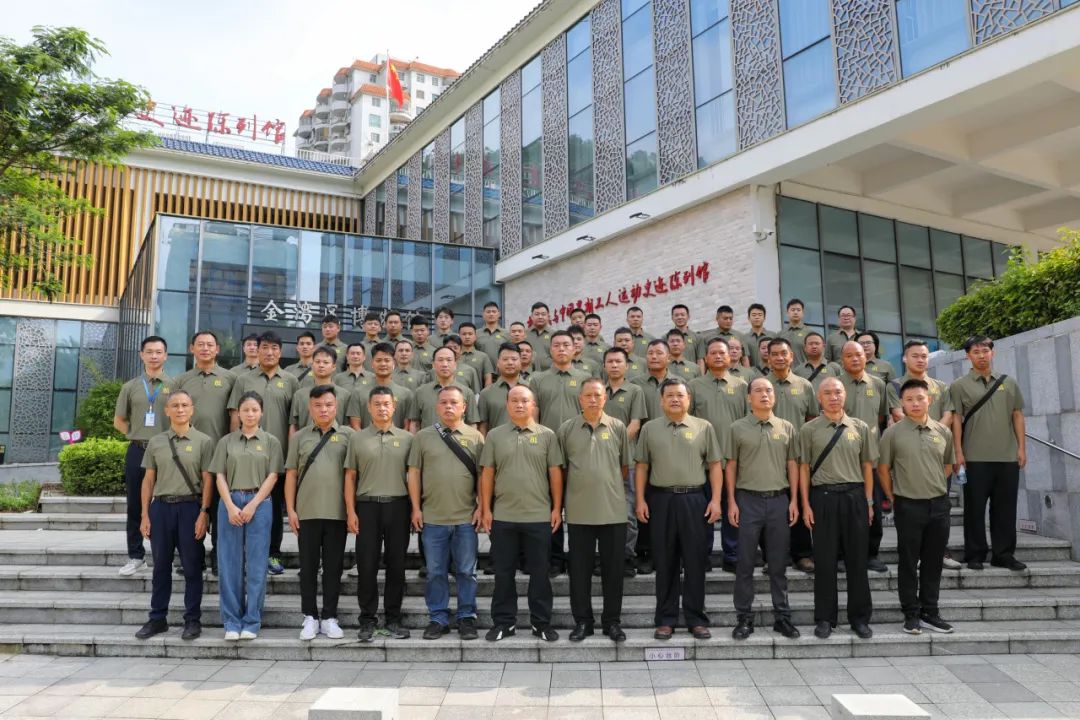 荣光映照双拥情 珠光铺就尊崇路 五楼自拍精心组织“八一”系列活动致敬退役军人